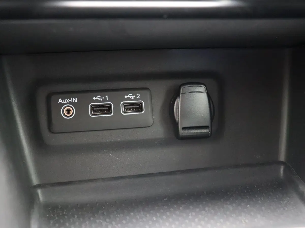 1.3 TCe Business Zen | Voor en achter parkeersensoren | Achteruitrijcamera | Climate Control | Navigatie | 1e eigenaar |