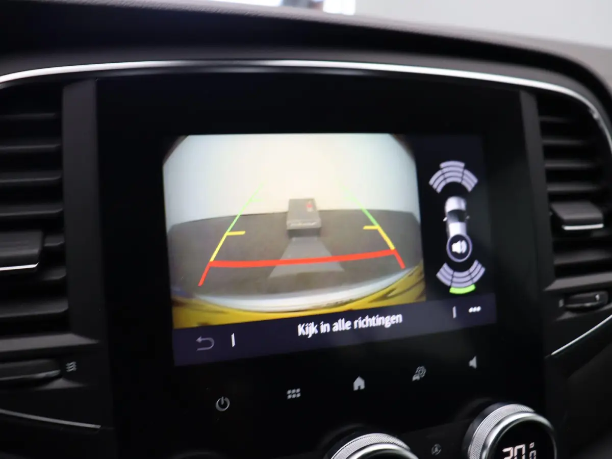 1.3 TCe Business Zen | Voor en achter parkeersensoren | Achteruitrijcamera | Climate Control | Navigatie | 1e eigenaar |