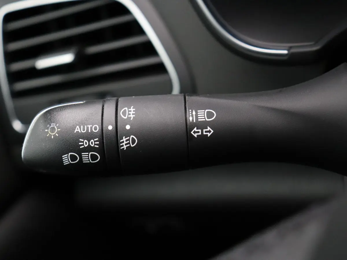1.3 TCe Business Zen | Voor en achter parkeersensoren | Achteruitrijcamera | Climate Control | Navigatie | 1e eigenaar |