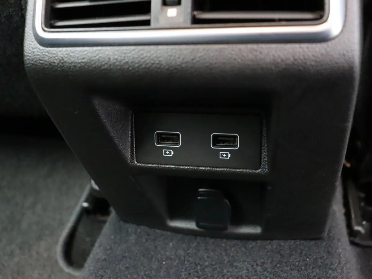 1.3 TCe Business Zen | Voor en achter parkeersensoren | Achteruitrijcamera | Climate Control | Navigatie | 1e eigenaar |