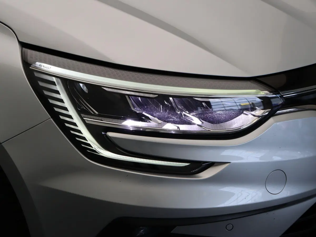 1.3 TCe Business Zen | Voor en achter parkeersensoren | Achteruitrijcamera | Climate Control | Navigatie | 1e eigenaar |