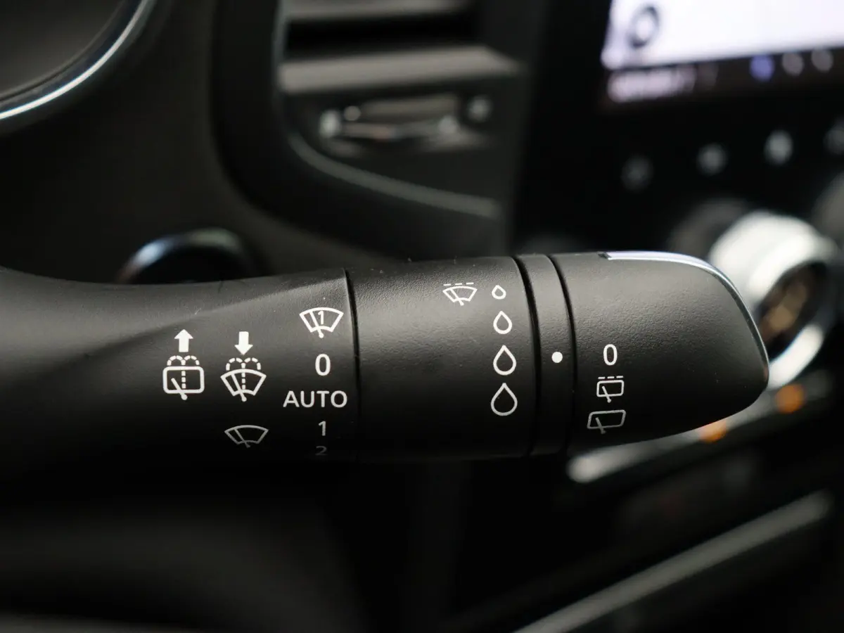 1.3 TCe Business Zen | Voor en achter parkeersensoren | Achteruitrijcamera | Climate Control | Navigatie | 1e eigenaar |