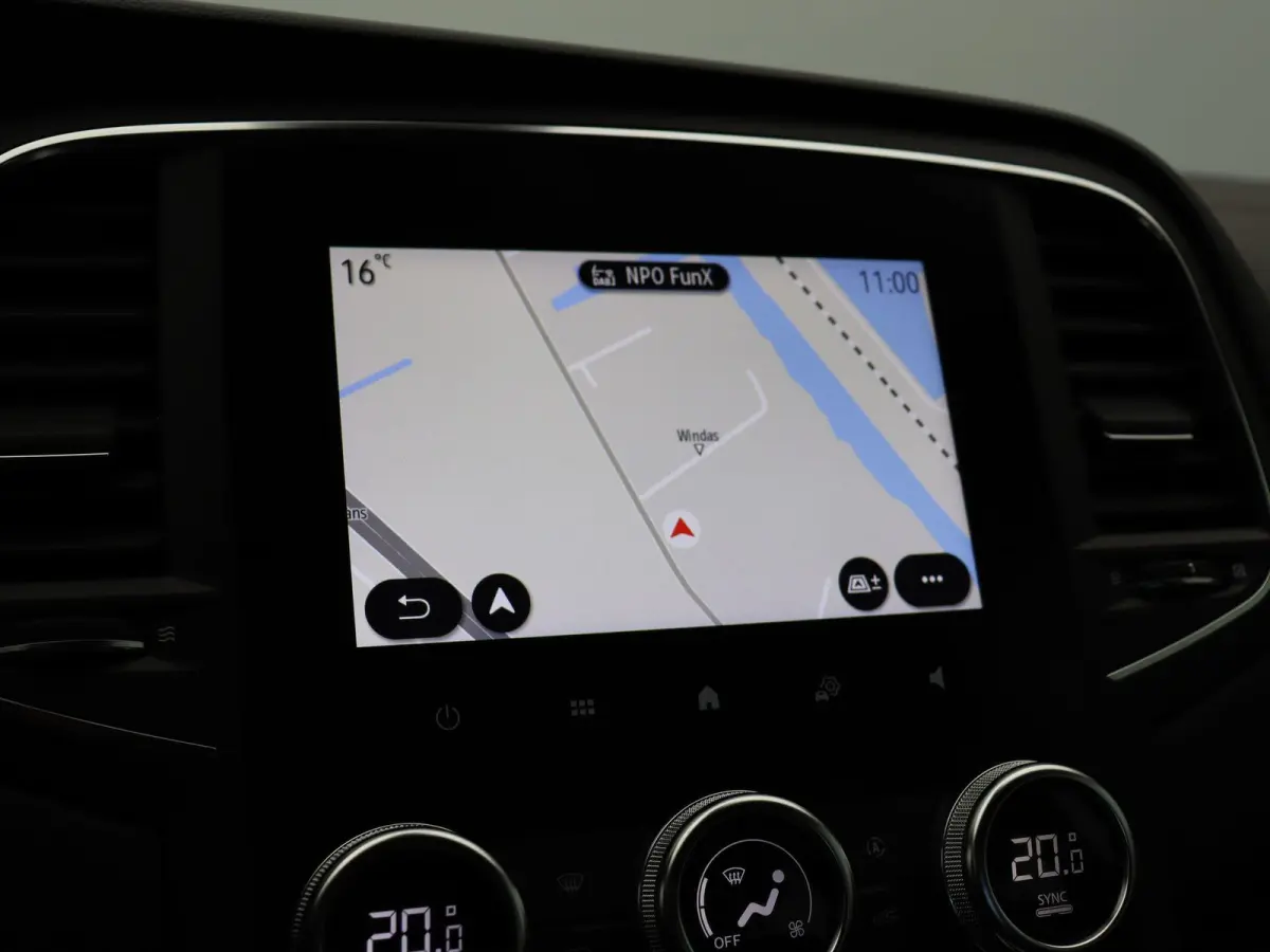 1.3 TCe Business Zen | Voor en achter parkeersensoren | Achteruitrijcamera | Climate Control | Navigatie | 1e eigenaar |