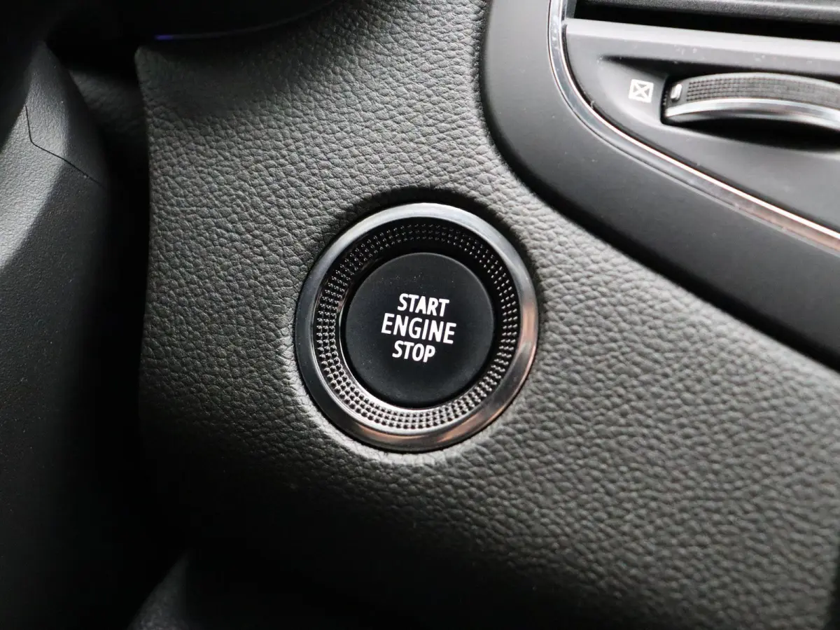 1.3 TCe Business Zen | Voor en achter parkeersensoren | Achteruitrijcamera | Climate Control | Navigatie | 1e eigenaar |