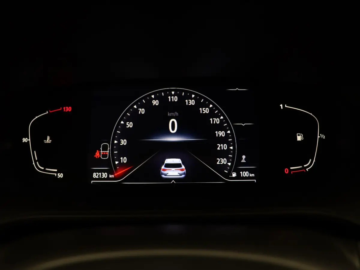 1.3 TCe Business Zen | Voor en achter parkeersensoren | Achteruitrijcamera | Climate Control | Navigatie | 1e eigenaar |