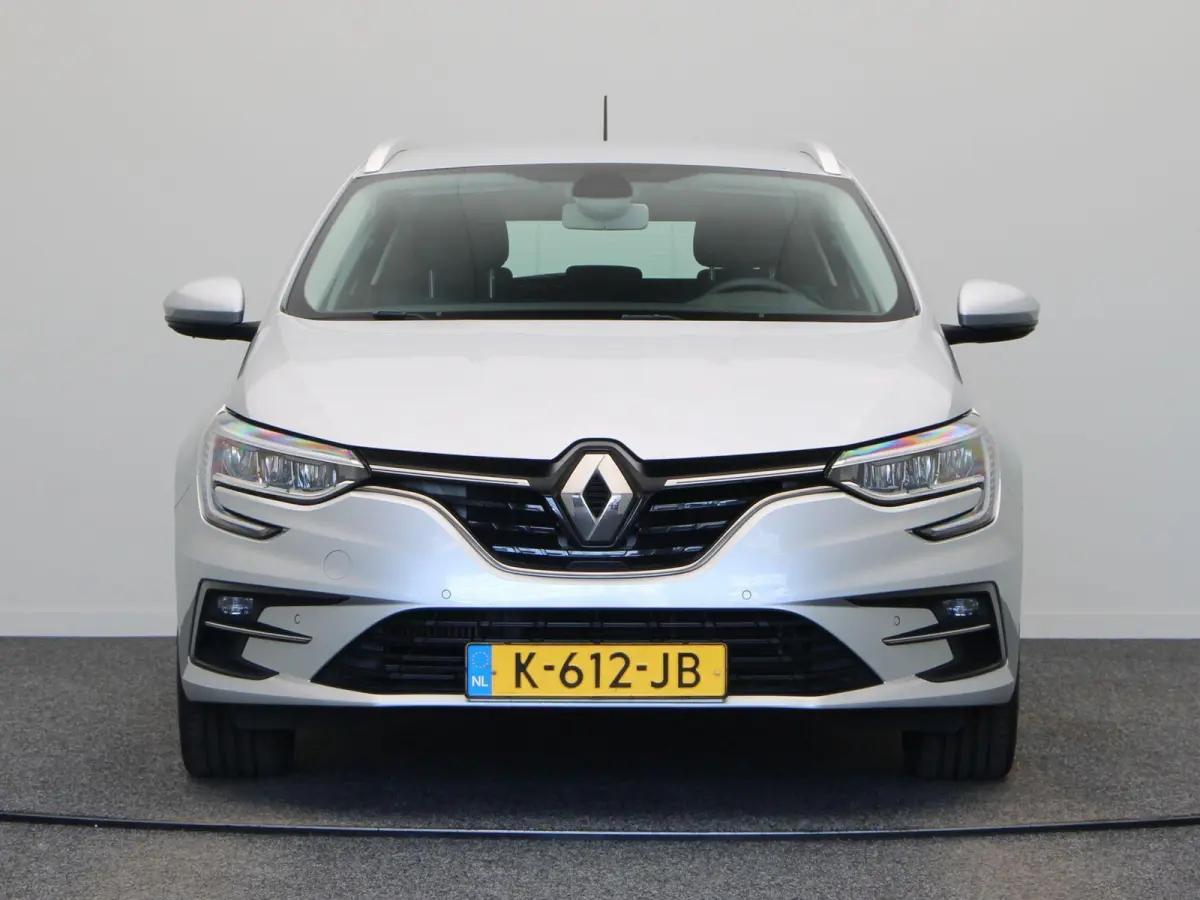 1.3 TCe Business Zen | Voor en achter parkeersensoren | Achteruitrijcamera | Climate Control | Navigatie | 1e eigenaar |