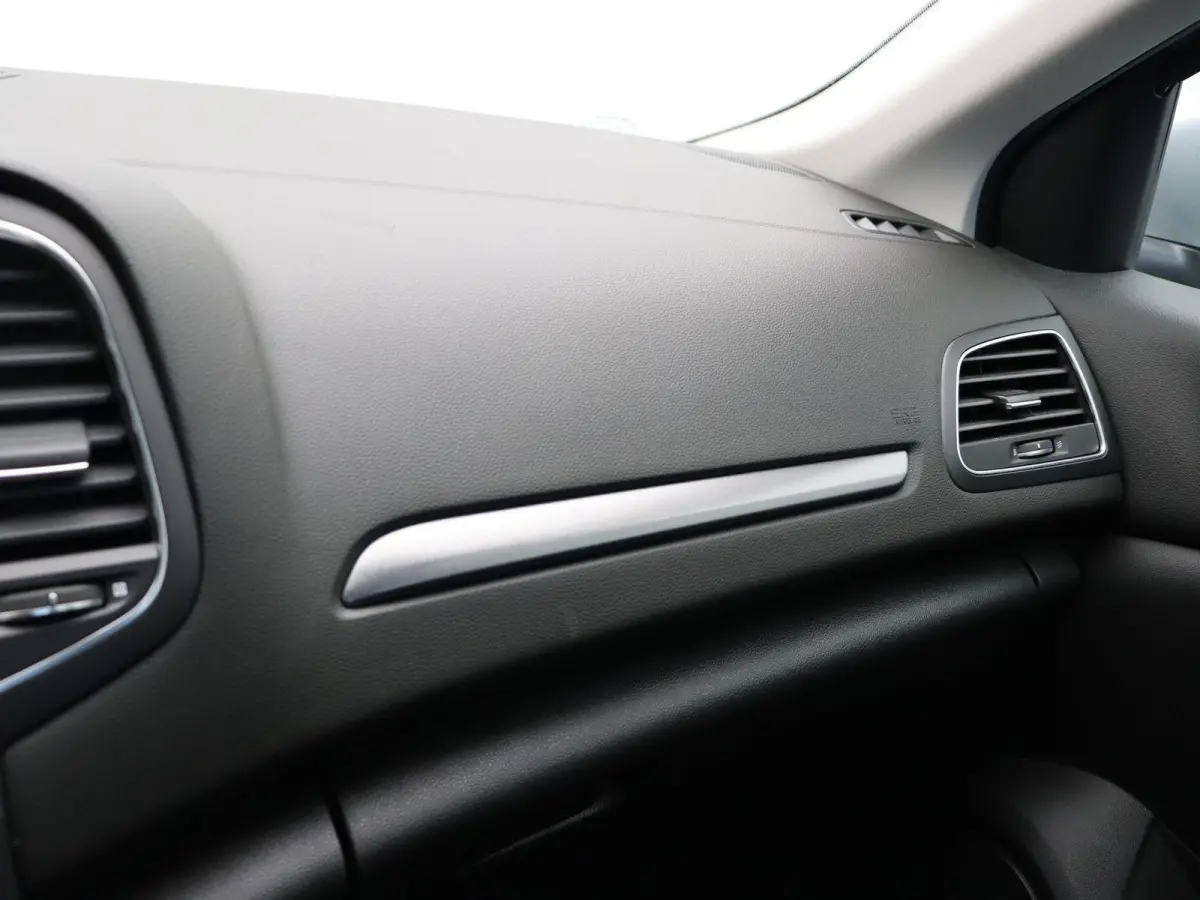 1.3 TCe Business Zen | Voor en achter parkeersensoren | Achteruitrijcamera | Climate Control | Navigatie | 1e eigenaar |
