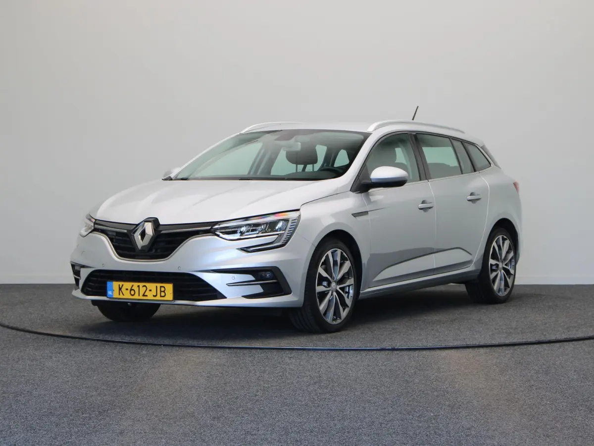 1.3 TCe Business Zen | Voor en achter parkeersensoren | Achteruitrijcamera | Climate Control | Navigatie | 1e eigenaar |