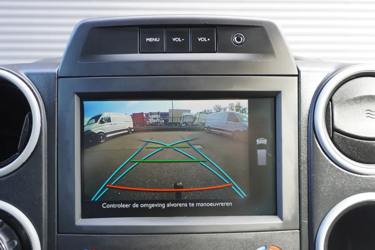 100pk Euro6 Automaat Trekhaak Camera Cruise control Climate control Airco
