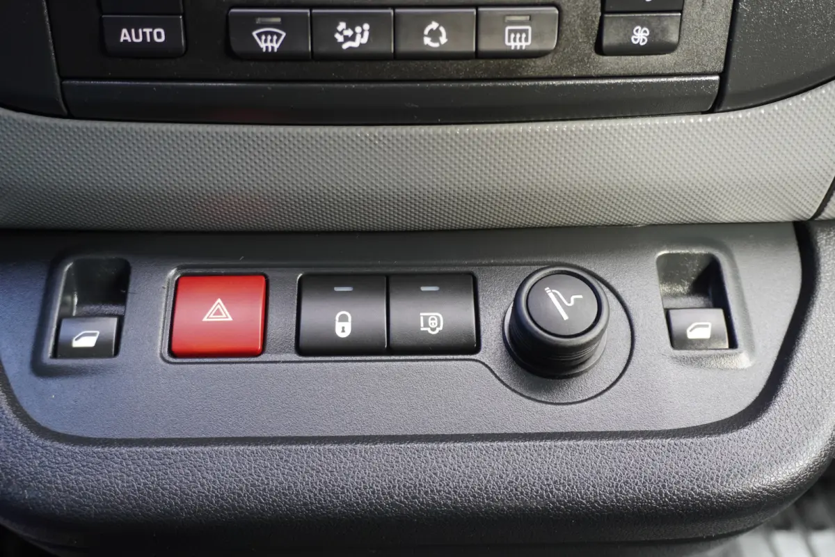 100pk Euro6 Automaat Trekhaak Camera Cruise control Climate control Airco
