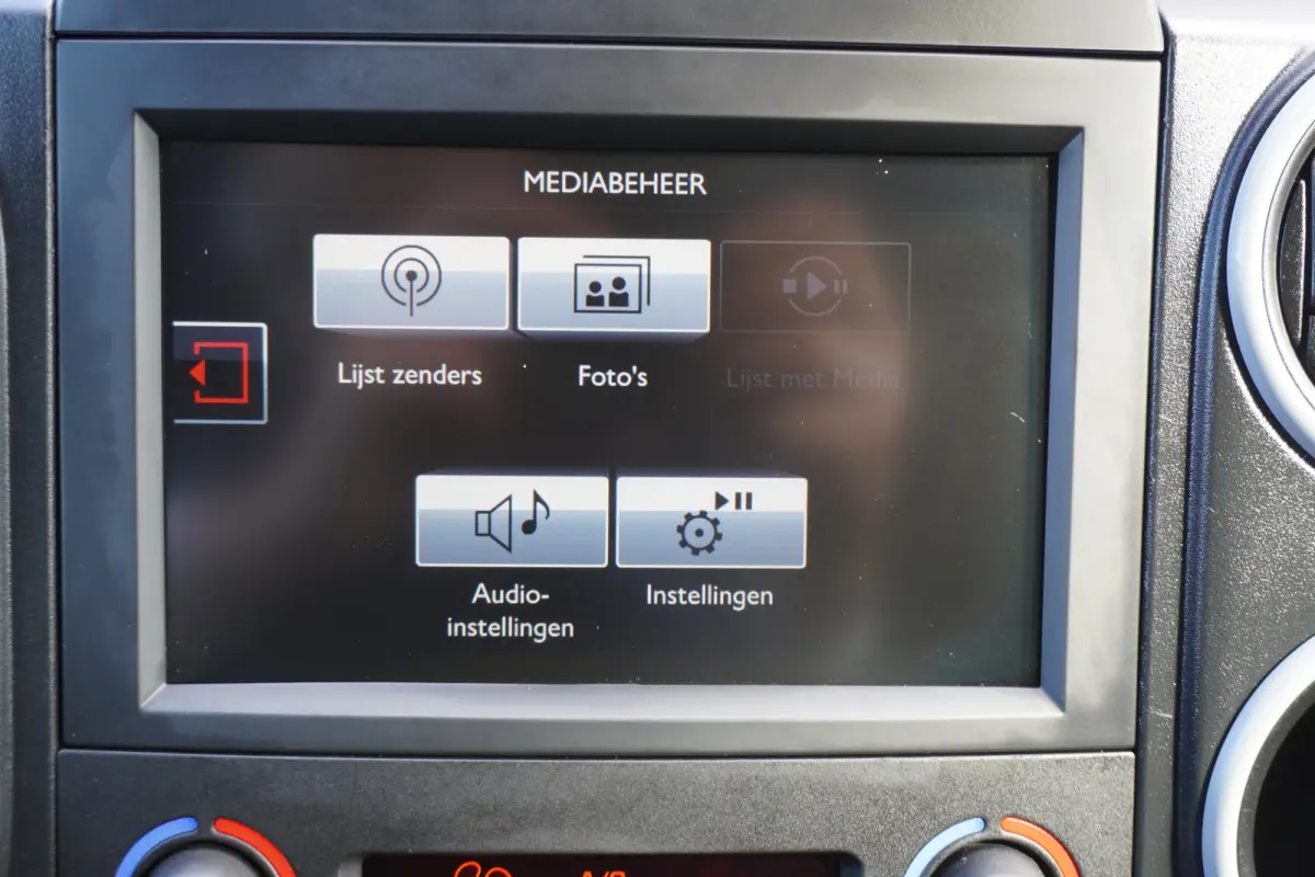100pk Euro6 Automaat Trekhaak Camera Cruise control Climate control Airco