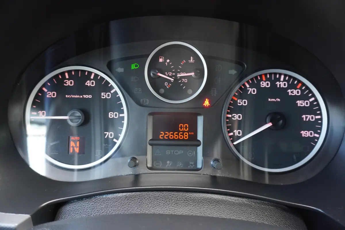 100pk Euro6 Automaat Trekhaak Camera Cruise control Climate control Airco