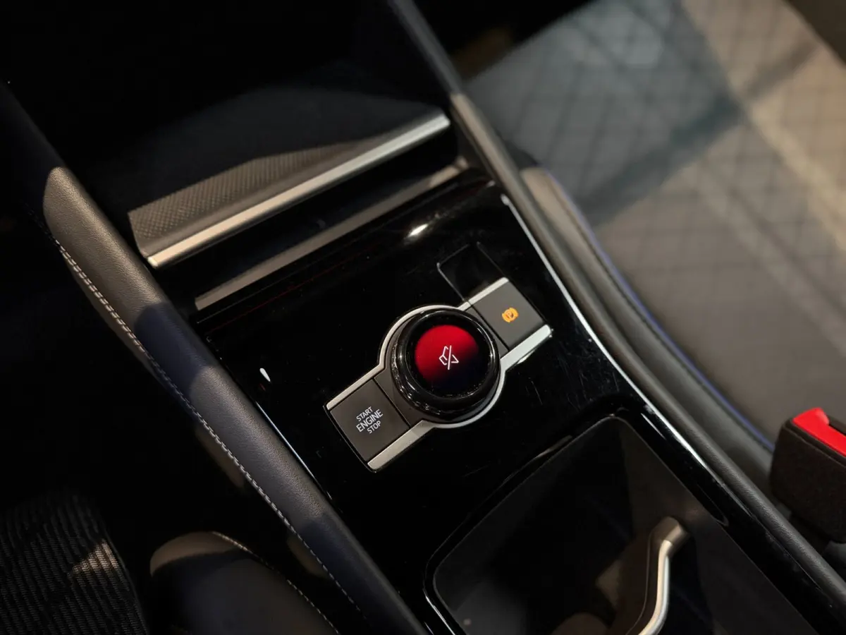 1.5 eTSI R-Line|Keyless|360 camera|Sfeer|Stoel Verwarming|