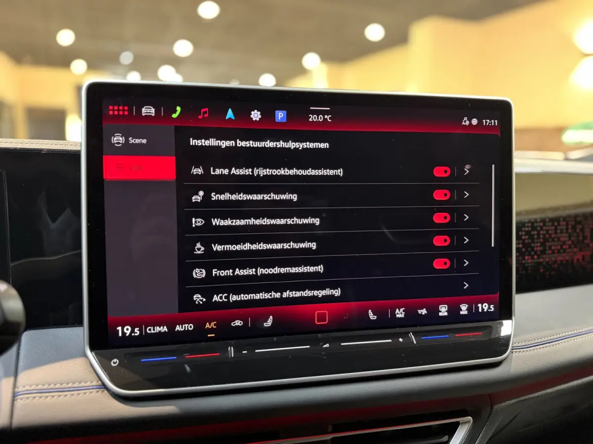 1.5 eTSI R-Line|Keyless|360 camera|Sfeer|Stoel Verwarming|