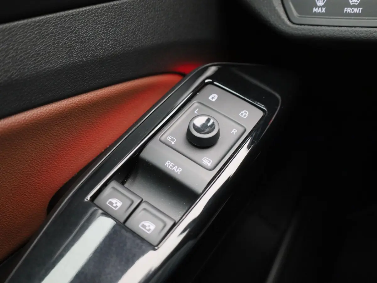 Pro 77 kWh 204 PK| SoH 98,96% | Dealeronderhouden | Trekhaak | Navigatie Pro | Achteruitrijcamera | Stoelverwarming | Stuurwielverwarming | Parkeersensoren