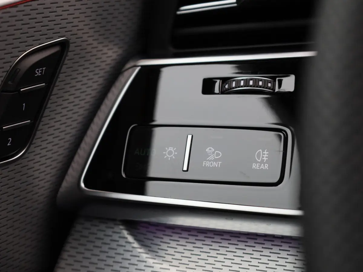 60 TFSI e quattro Pro Line S Competition 490 PK l Adaptive cruise control l Glazen panoramadak l Bang & Olufsen Advanced 3D l Dodehoekdetectie l 360 graden camera l Luchtvering l Stoelverwar