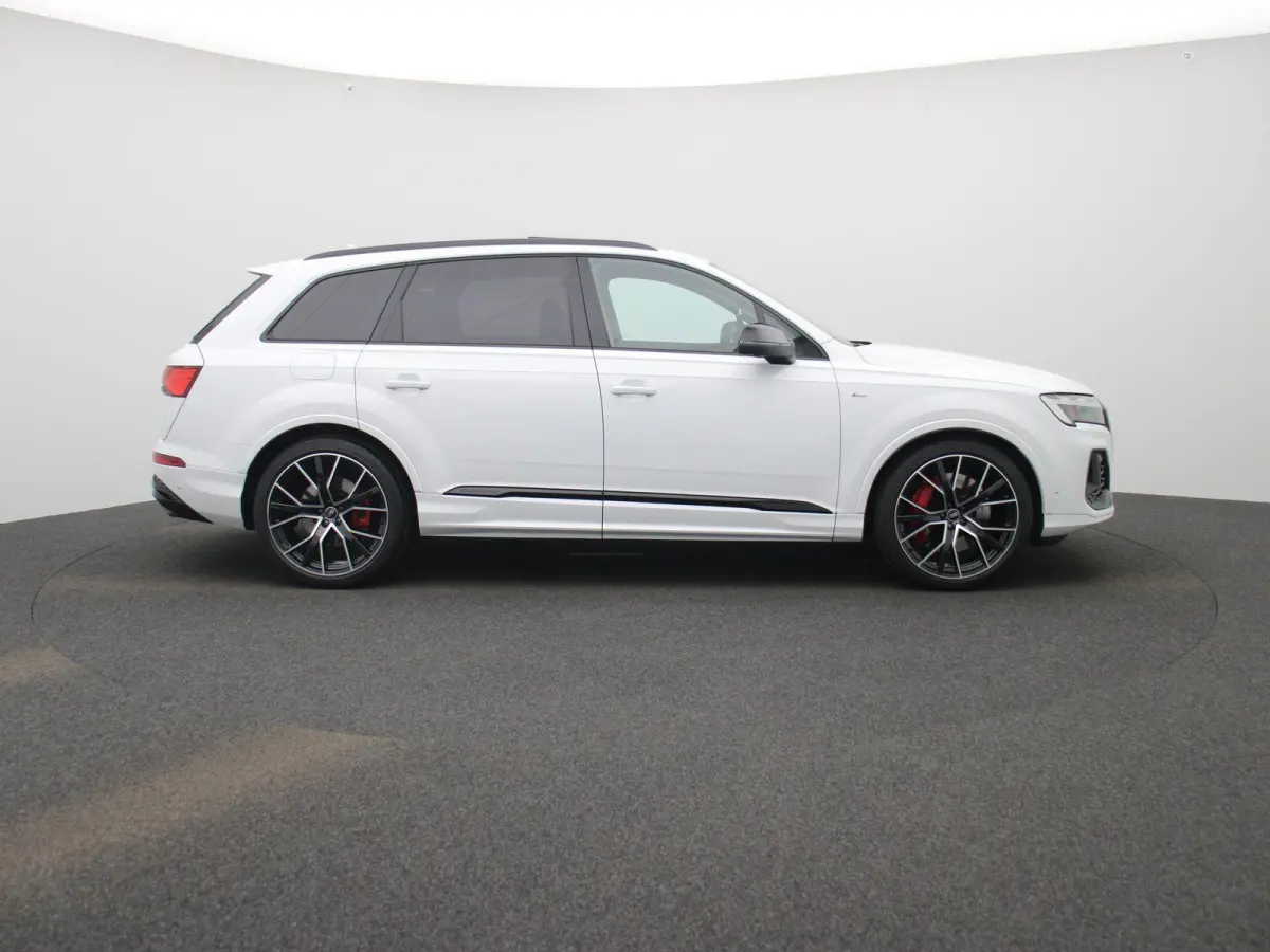 60 TFSI e quattro Pro Line S Competition 490 PK l Adaptive cruise control l Glazen panoramadak l Bang & Olufsen Advanced 3D l Dodehoekdetectie l 360 graden camera l Luchtvering l Stoelverwar