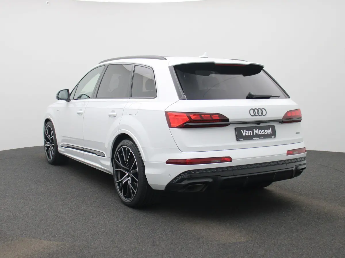 60 TFSI e quattro Pro Line S Competition 490 PK l Adaptive cruise control l Glazen panoramadak l Bang & Olufsen Advanced 3D l Dodehoekdetectie l 360 graden camera l Luchtvering l Stoelverwar