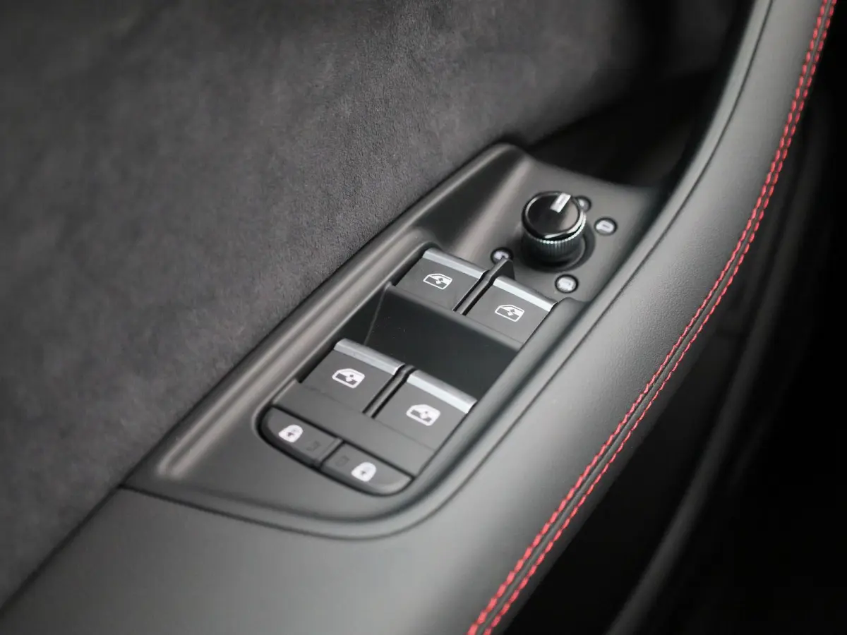 60 TFSI e quattro Pro Line S Competition 490 PK l Adaptive cruise control l Glazen panoramadak l Bang & Olufsen Advanced 3D l Dodehoekdetectie l 360 graden camera l Luchtvering l Stoelverwar