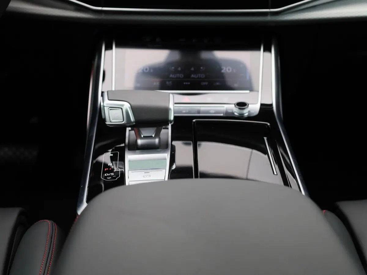 60 TFSI e quattro Pro Line S Competition 490 PK l Adaptive cruise control l Glazen panoramadak l Bang & Olufsen Advanced 3D l Dodehoekdetectie l 360 graden camera l Luchtvering l Stoelverwar