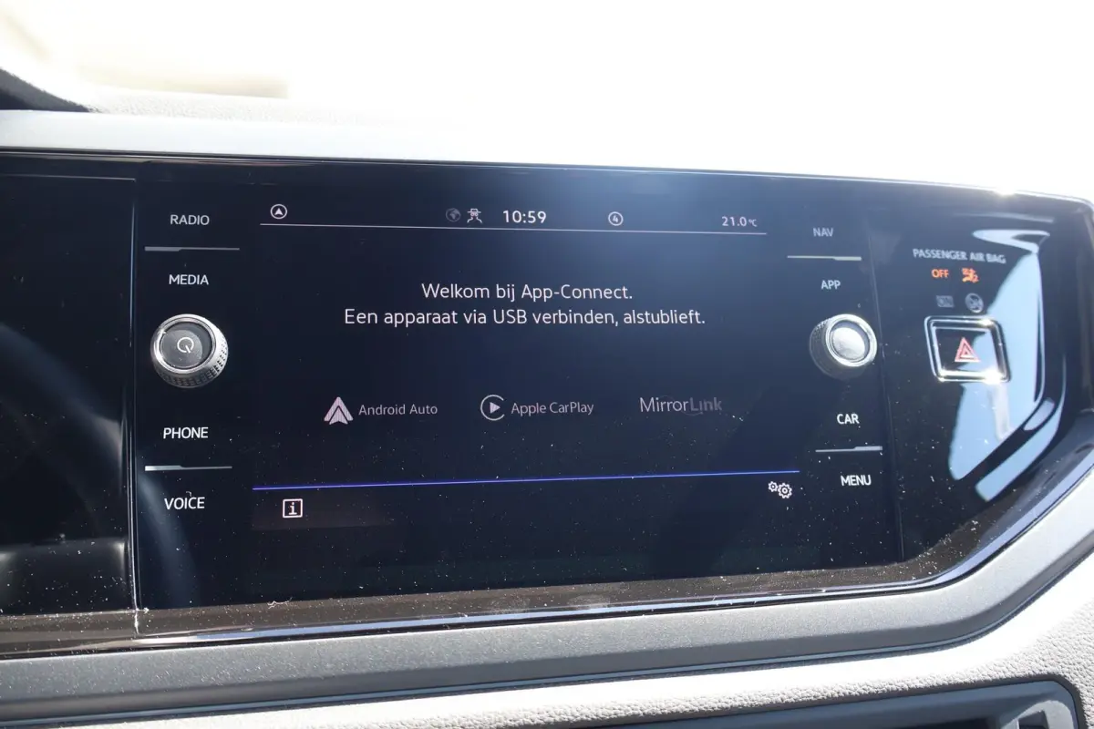 1.0 TSI 95pk R-Line | Adaptive Cruise | PDC | Apple Carplay | Clima