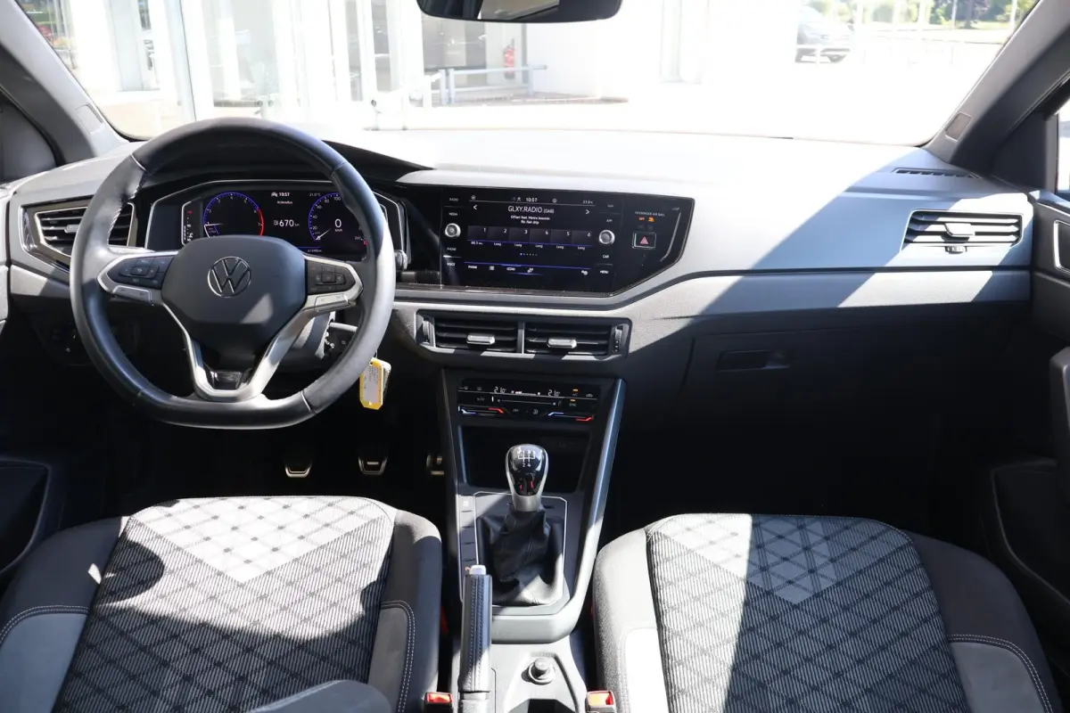 1.0 TSI 95pk R-Line | Adaptive Cruise | PDC | Apple Carplay | Clima