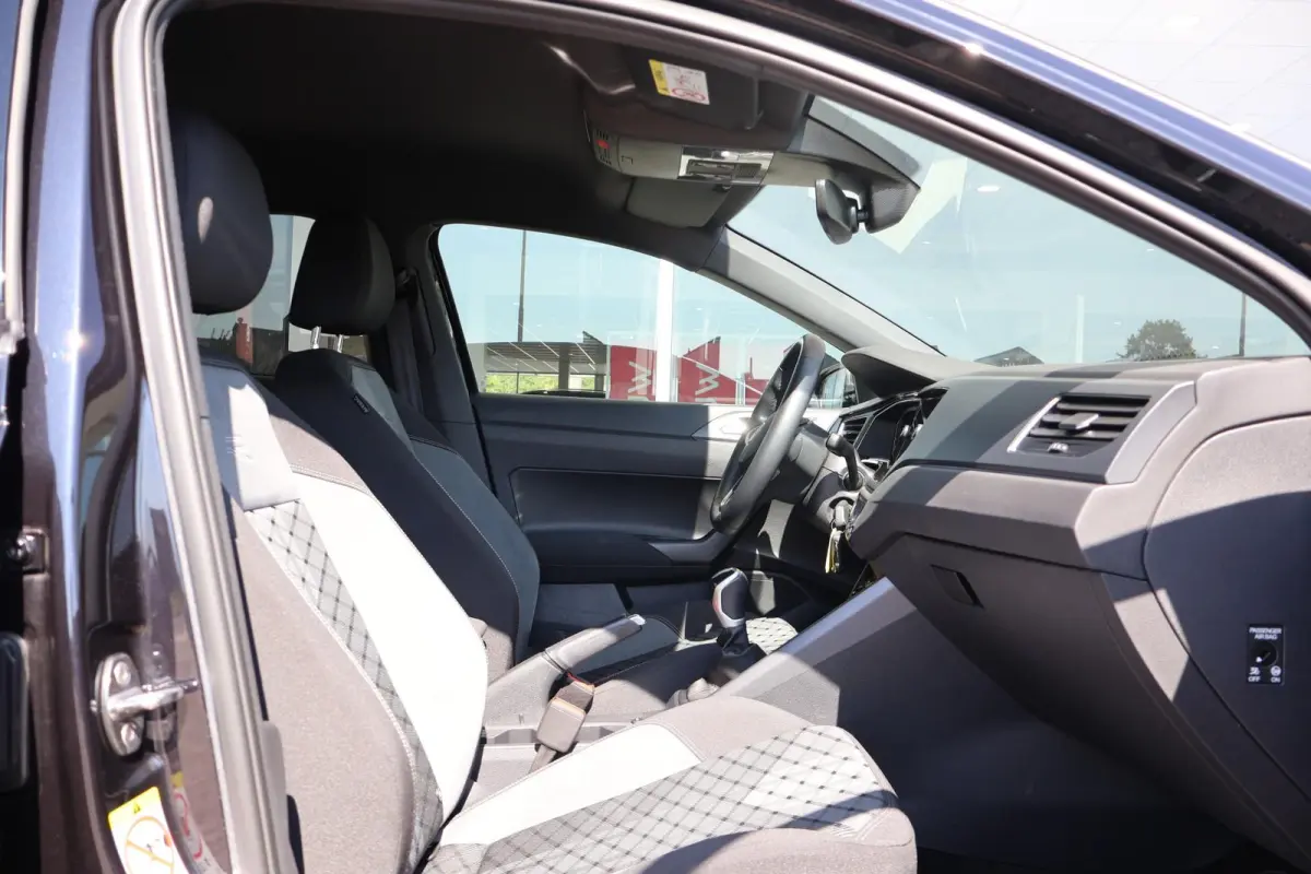 1.0 TSI 95pk R-Line | Adaptive Cruise | PDC | Apple Carplay | Clima