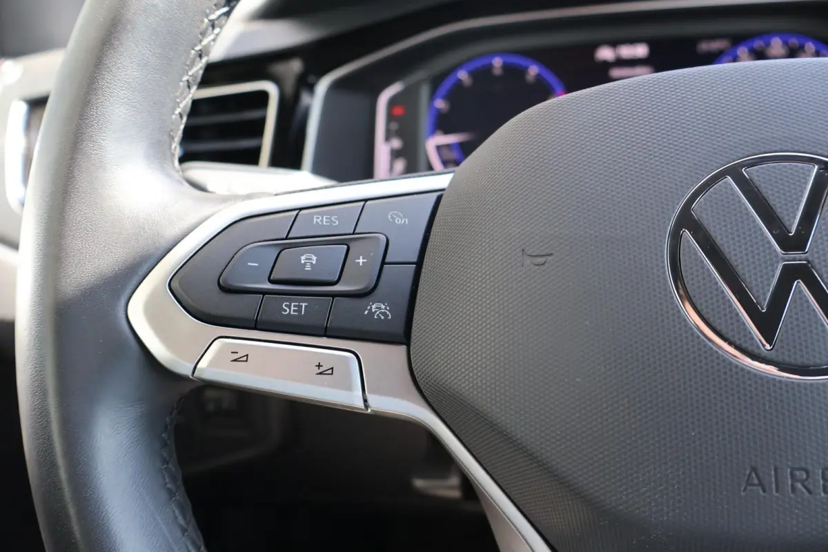 1.0 TSI 95pk R-Line | Adaptive Cruise | PDC | Apple Carplay | Clima
