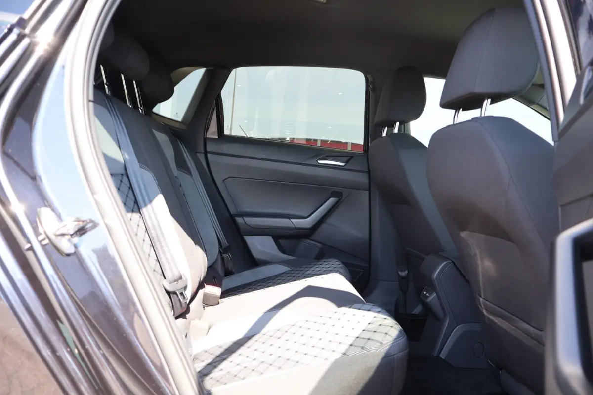 1.0 TSI 95pk R-Line | Adaptive Cruise | PDC | Apple Carplay | Clima