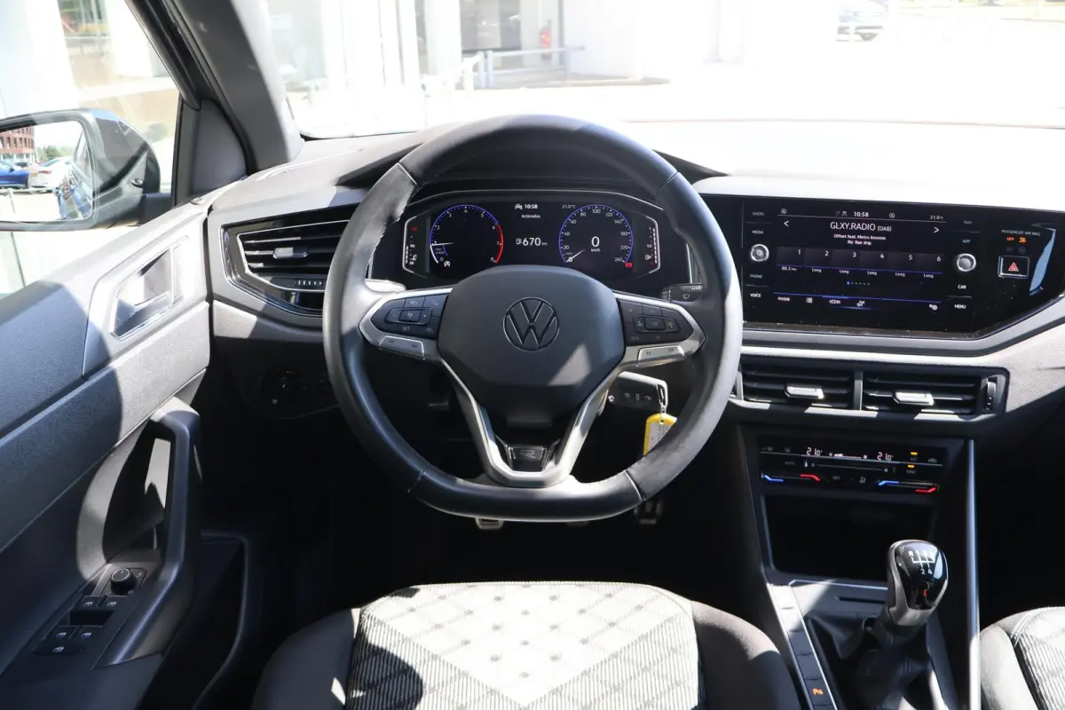 1.0 TSI 95pk R-Line | Adaptive Cruise | PDC | Apple Carplay | Clima