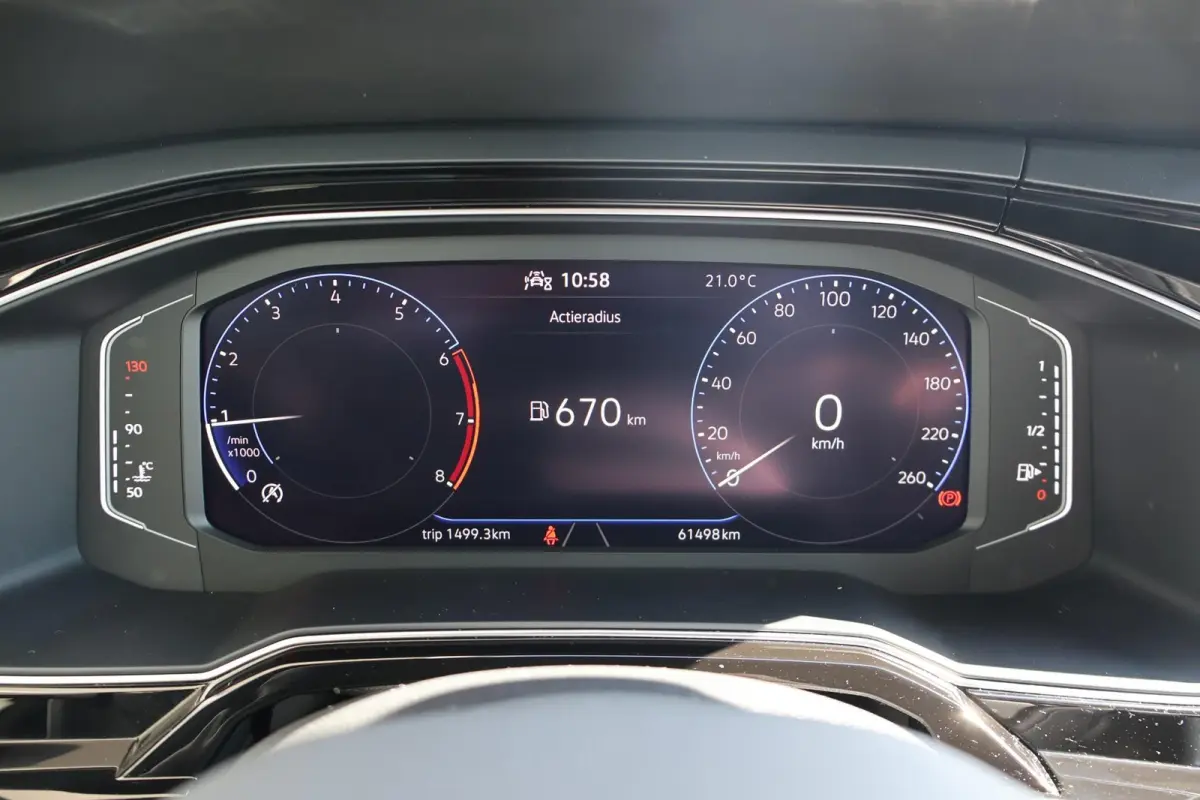 1.0 TSI 95pk R-Line | Adaptive Cruise | PDC | Apple Carplay | Clima