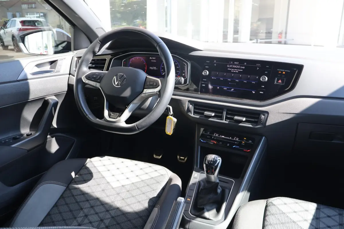 1.0 TSI 95pk R-Line | Adaptive Cruise | PDC | Apple Carplay | Clima
