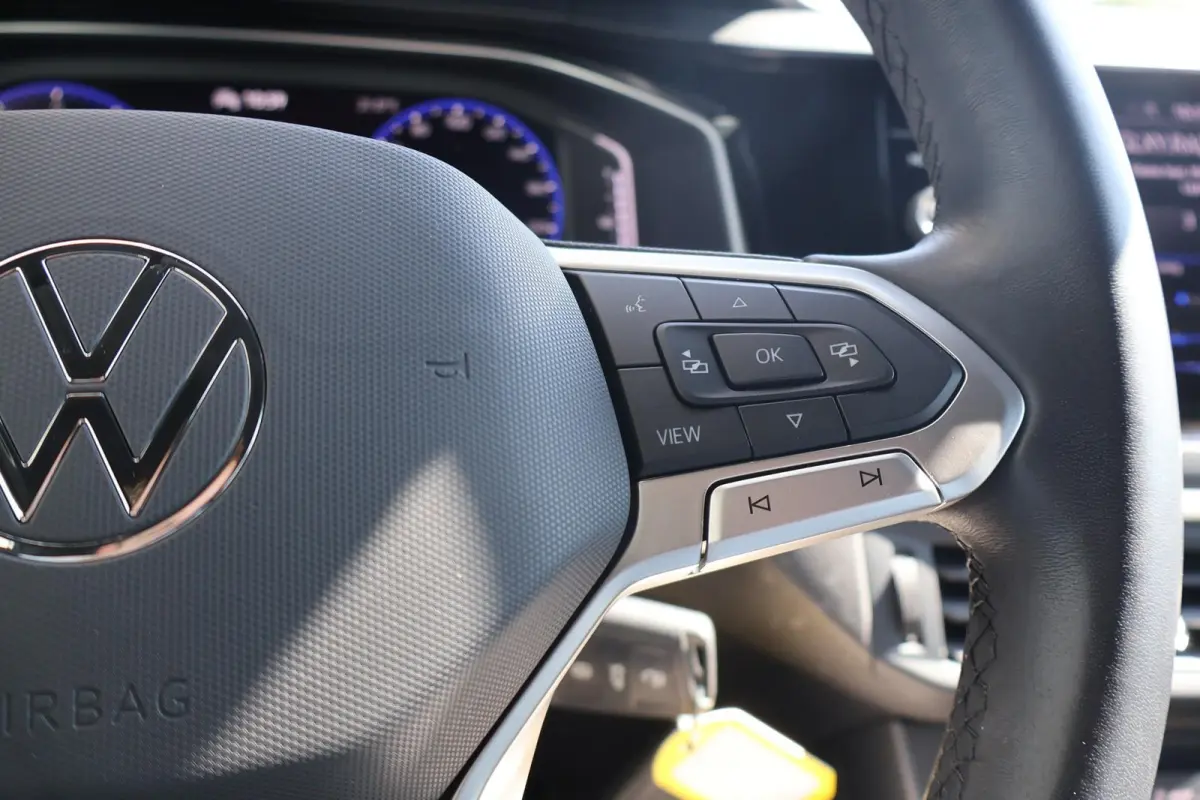 1.0 TSI 95pk R-Line | Adaptive Cruise | PDC | Apple Carplay | Clima