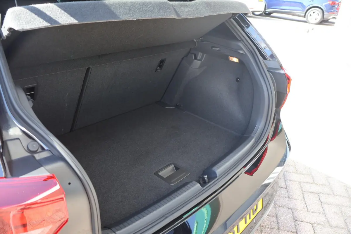 1.0 TSI 95pk R-Line | Adaptive Cruise | PDC | Apple Carplay | Clima