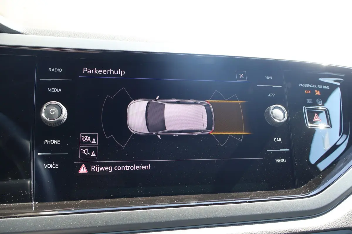 1.0 TSI 95pk R-Line | Adaptive Cruise | PDC | Apple Carplay | Clima