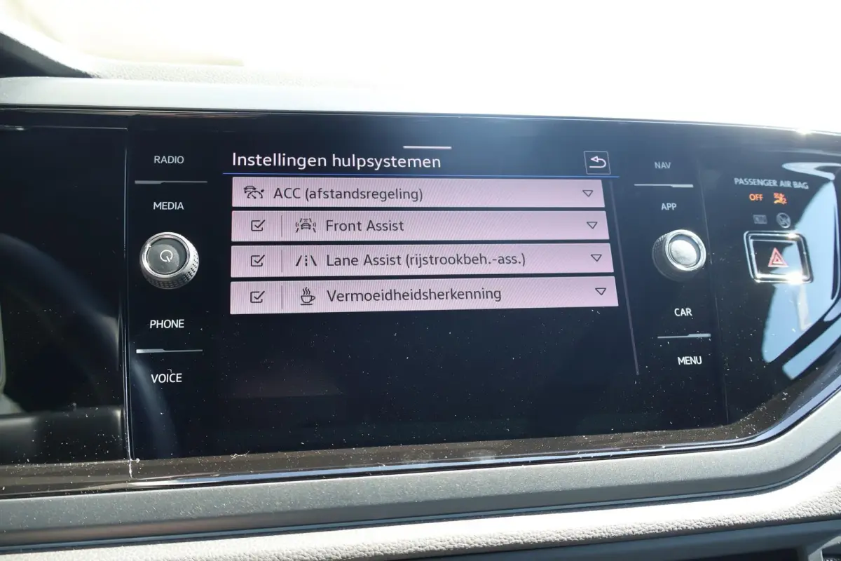 1.0 TSI 95pk R-Line | Adaptive Cruise | PDC | Apple Carplay | Clima
