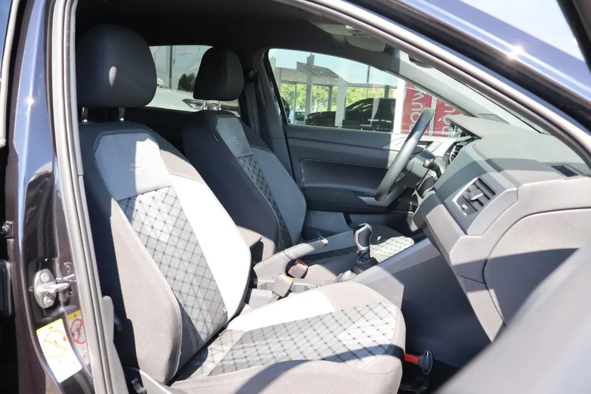 1.0 TSI 95pk R-Line | Adaptive Cruise | PDC | Apple Carplay | Clima