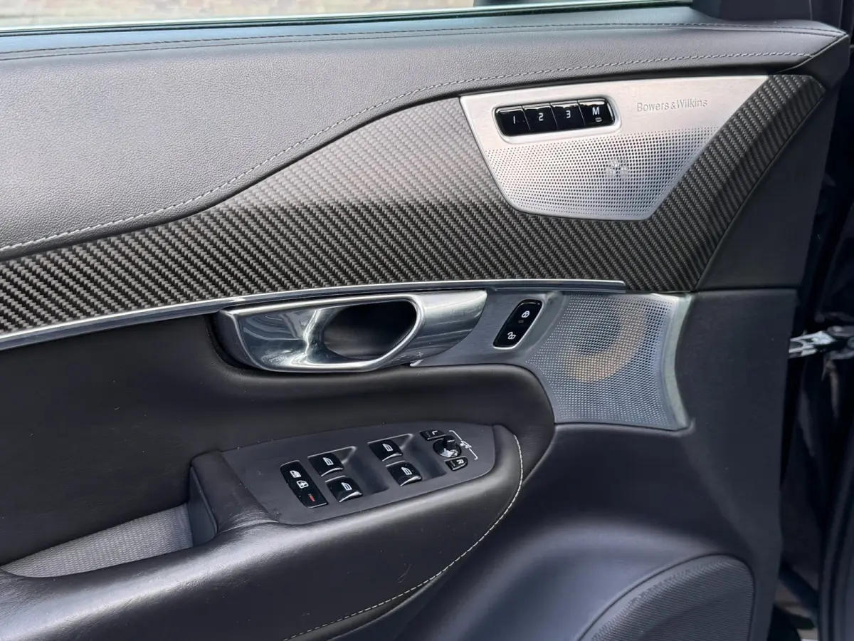 2.0 T8 Twin Engine AWD R DESIGN l AFNM. TREKHAAK