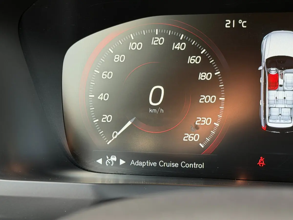 2.0 T8 Twin Engine AWD R DESIGN l AFNM. TREKHAAK