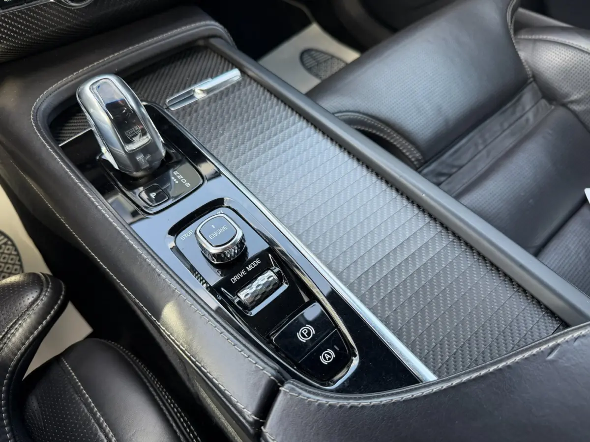 2.0 T8 Twin Engine AWD R DESIGN l AFNM. TREKHAAK