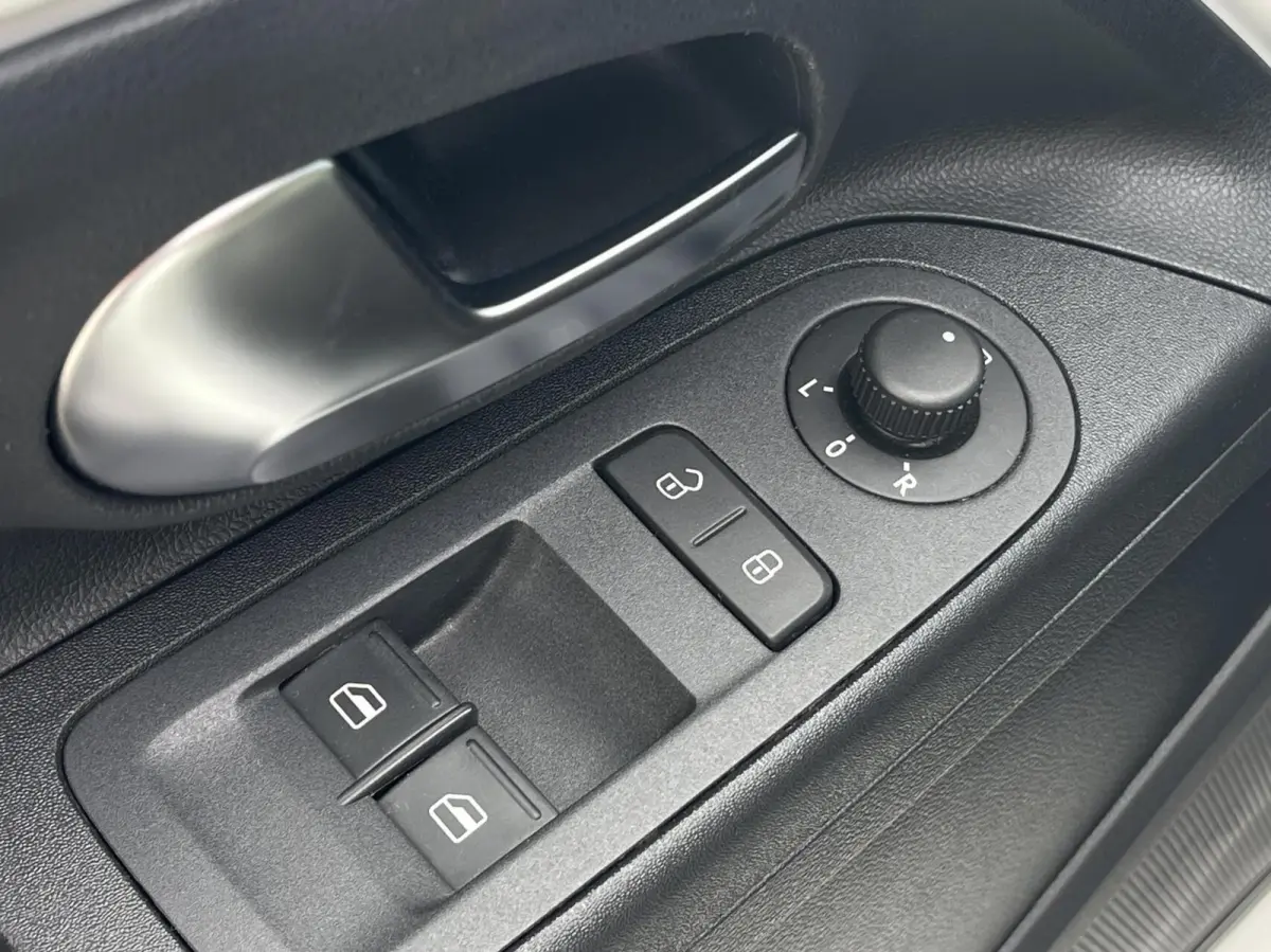 Up! 1.0 Move | CRUISE CONTROL | ACHTERUITRIJCAMERA | DAB+ | STOELVERWARMING | AIRCO