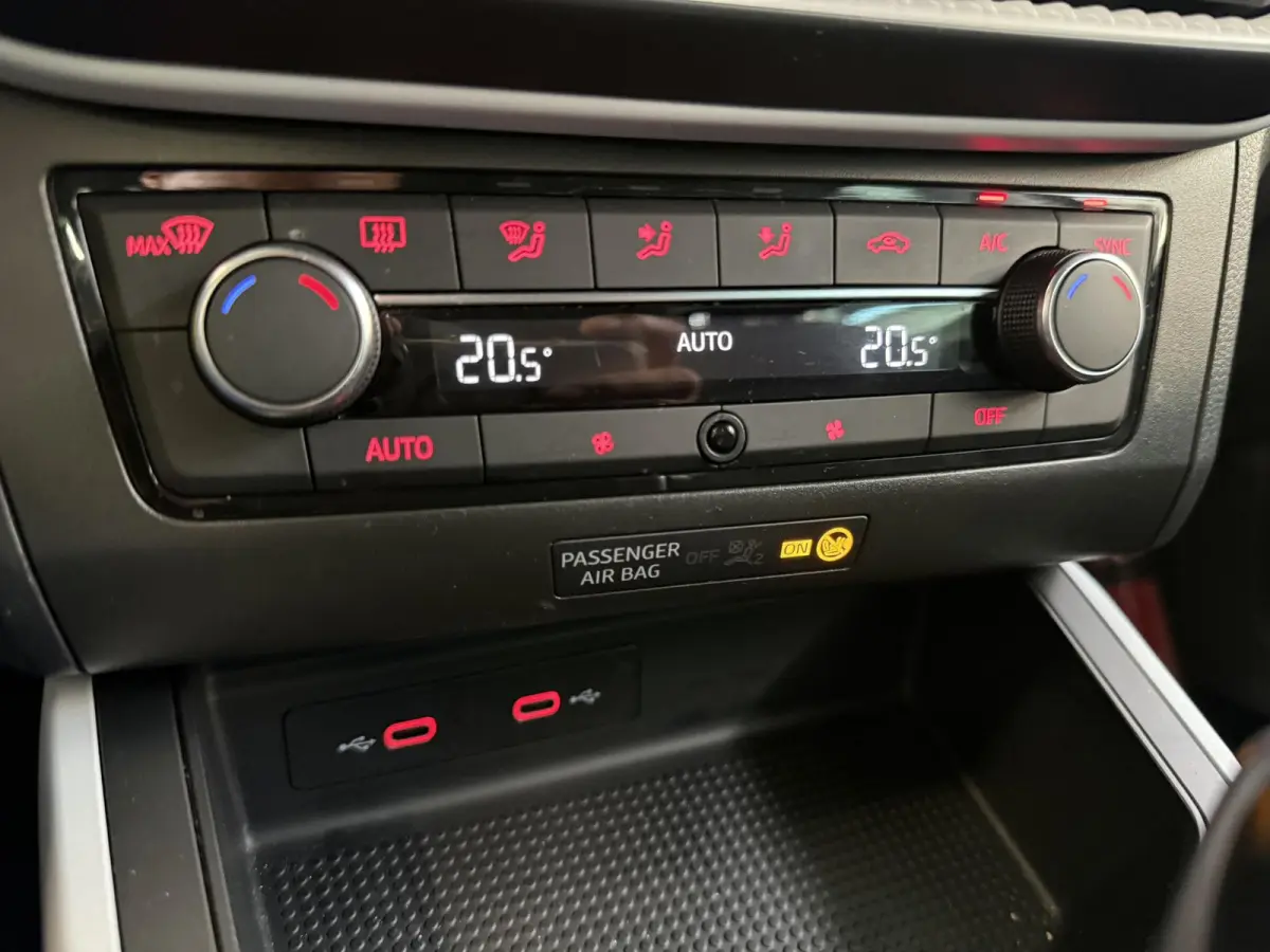 1.0 TSI 110pk Automaat Style Business Connect Climate Control Navigatie Apple Carplay/Android Auto  Cruise Control PDC Achter Lichtmetalen Velgen