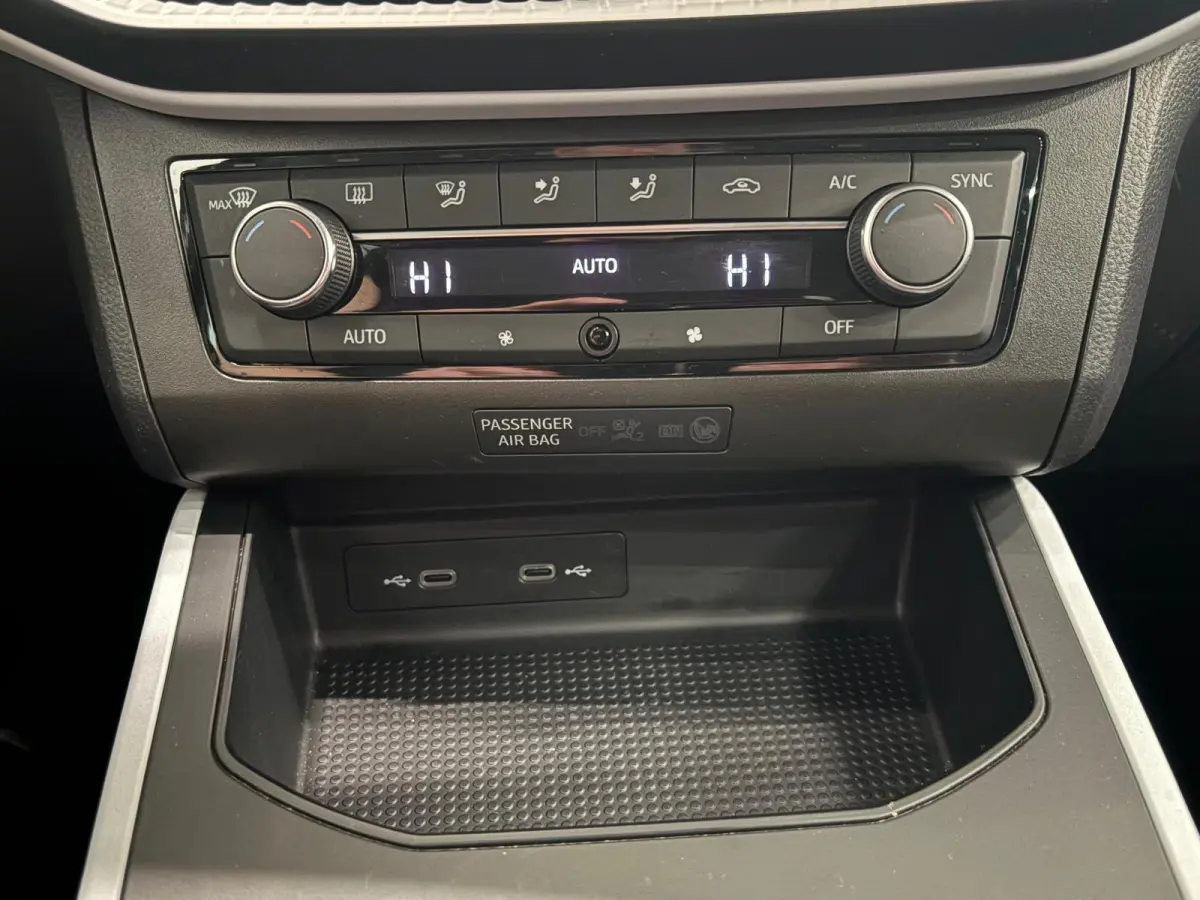 1.0 TSI 110pk Automaat Style Business Connect Climate Control Navigatie Apple Carplay/Android Auto  Cruise Control PDC Achter Lichtmetalen Velgen