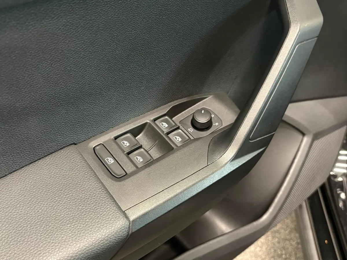 1.0 TSI 110pk Automaat Style Business Connect Climate Control Navigatie Apple Carplay/Android Auto  Cruise Control PDC Achter Lichtmetalen Velgen
