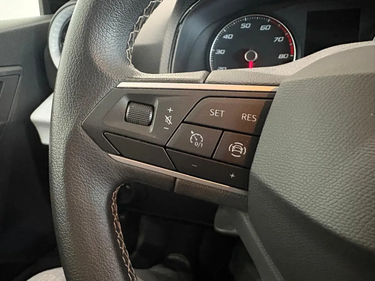 1.0 TSI 110pk Automaat Style Business Connect Climate Control Navigatie Apple Carplay/Android Auto  Cruise Control PDC Achter Lichtmetalen Velgen