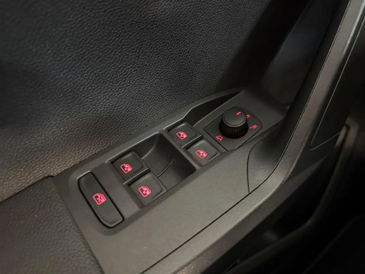 1.0 TSI 110pk Automaat Style Business Connect Climate Control Navigatie Apple Carplay/Android Auto  Cruise Control PDC Achter Lichtmetalen Velgen