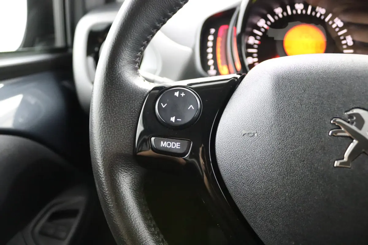1.0 e-VTi Allure | Climate Control | CarPlay/Android Auto | Camera | Lichtmetalen Velgen | Metallic Kleur