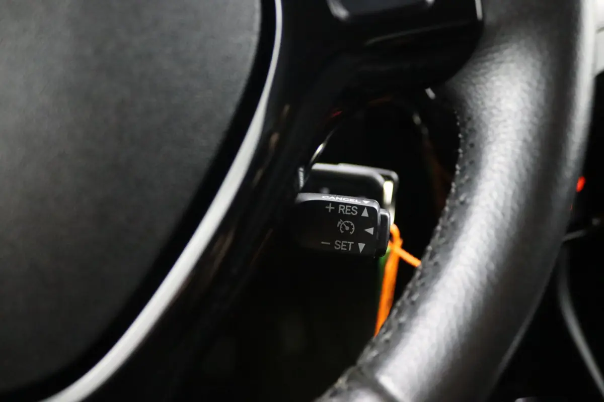 1.0 e-VTi Allure | Climate Control | CarPlay/Android Auto | Camera | Lichtmetalen Velgen | Metallic Kleur