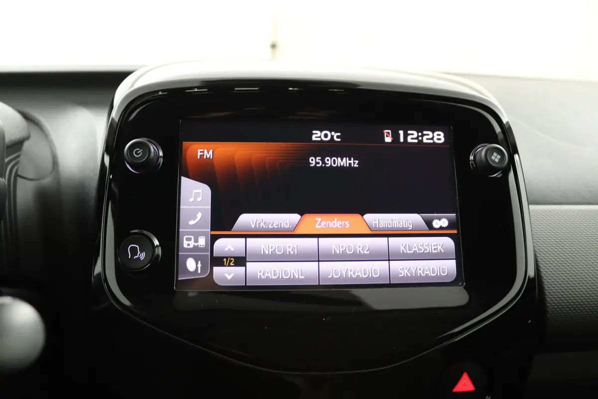 1.0 e-VTi Allure | Climate Control | CarPlay/Android Auto | Camera | Lichtmetalen Velgen | Metallic Kleur