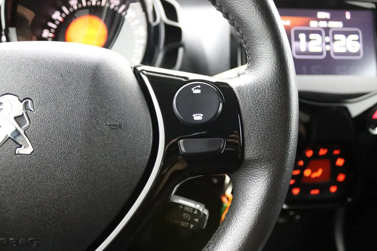 1.0 e-VTi Allure | Climate Control | CarPlay/Android Auto | Camera | Lichtmetalen Velgen | Metallic Kleur